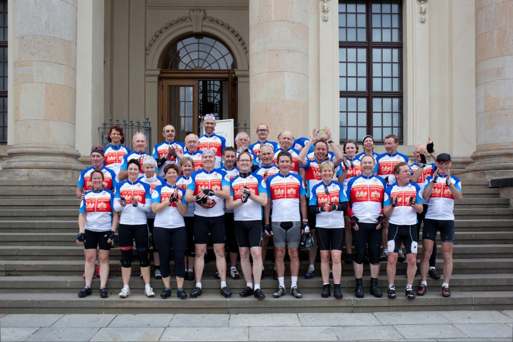 Gruppenfoto bei der Zielankunft in Berlin